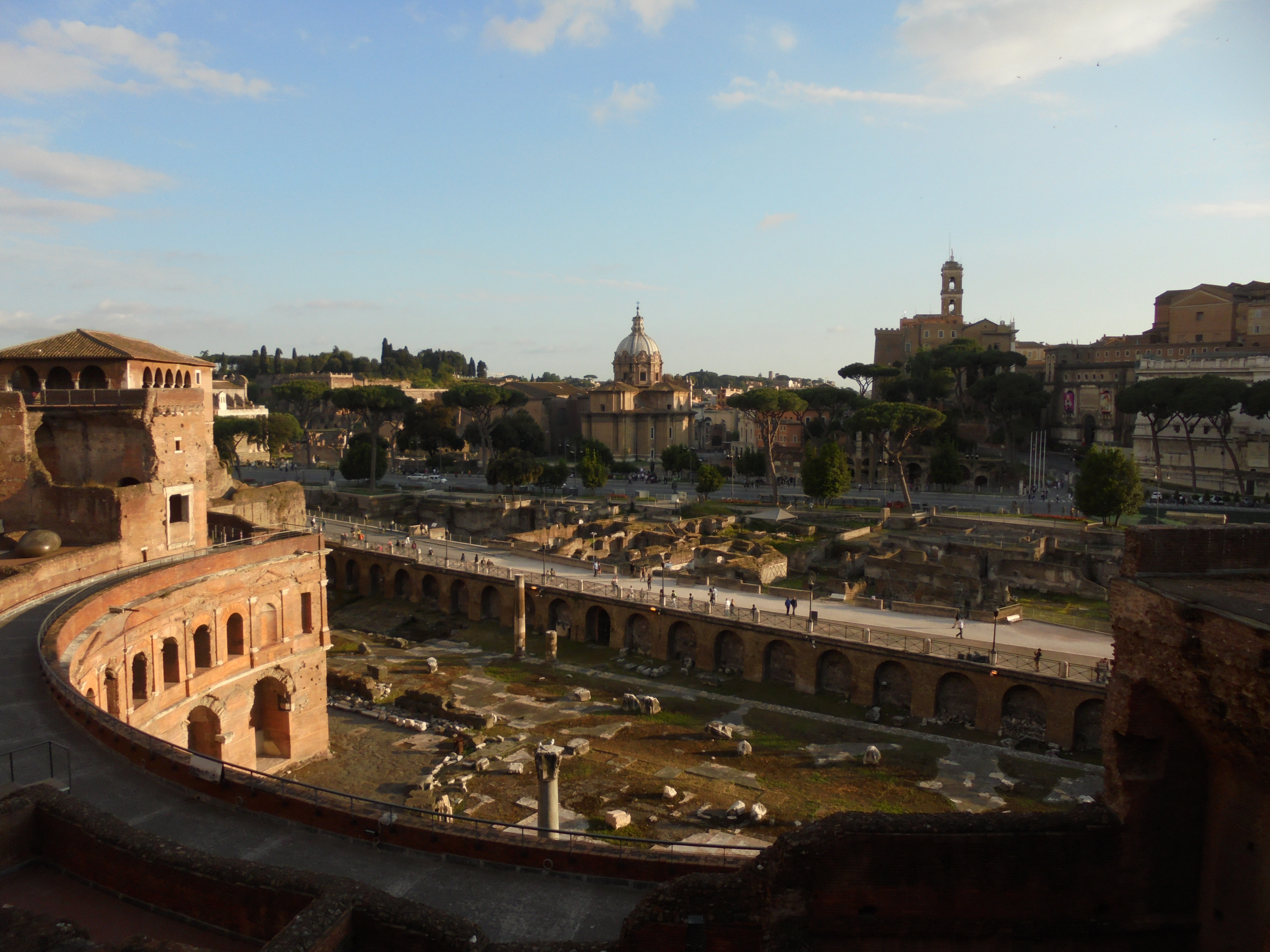 Via Alessandrina, view from the Trajan's Markets (on May 2016). The street crosses the archeological area of the Imperial Fora on an embankment with arches